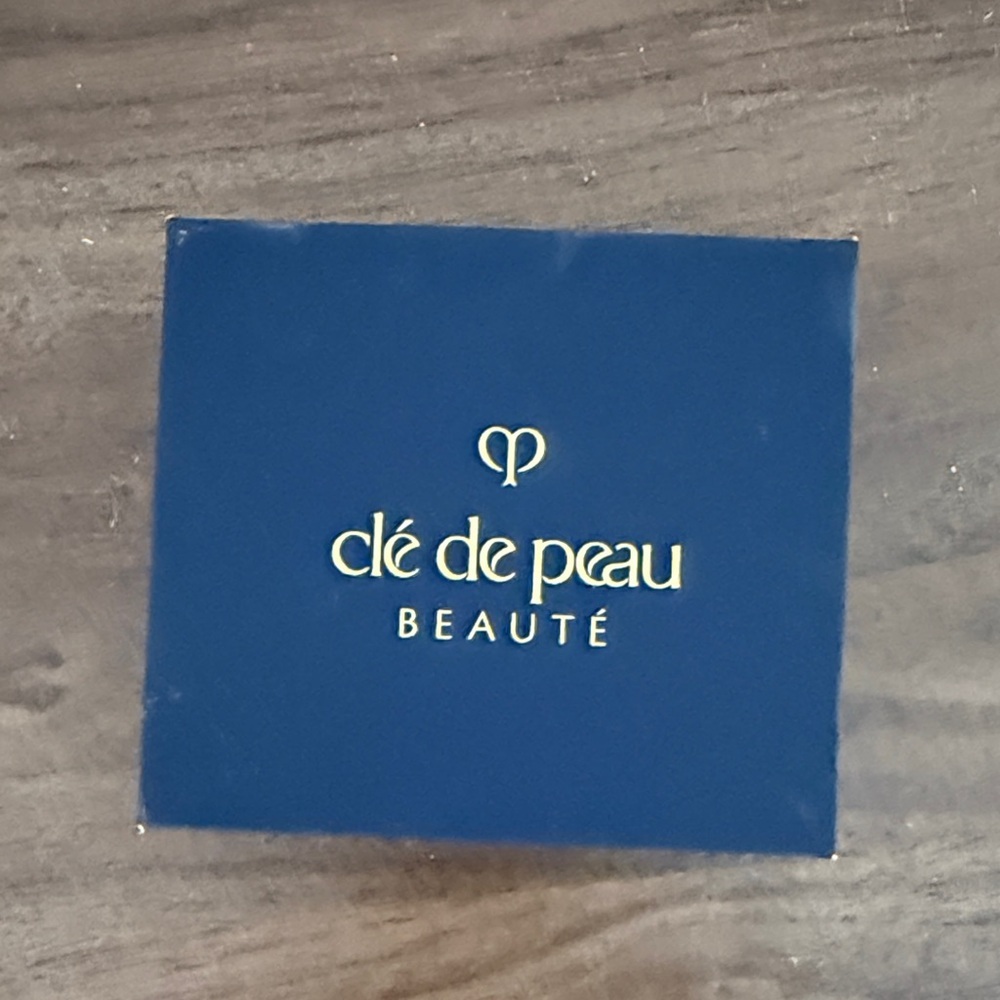 Clé de Peau Beauté guasha
